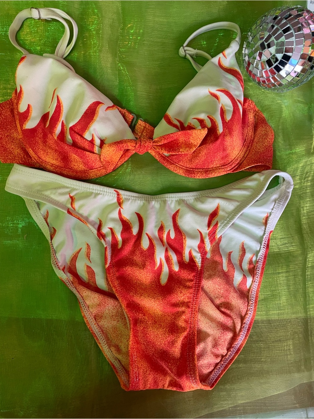 🔥 FLAME BIKINI 🔥 White & Orange Print Women's Bikini Set - Vibrant SEXY!